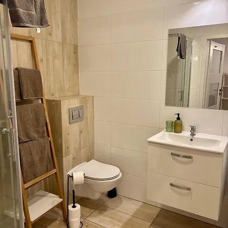Pod Lipami Apartment